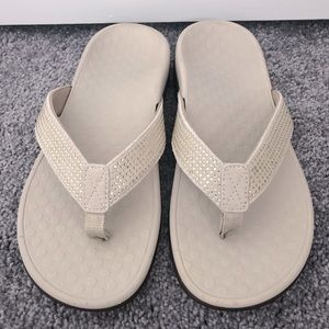 Vionic Flip Flops - Tiders - Champagne - Size 7